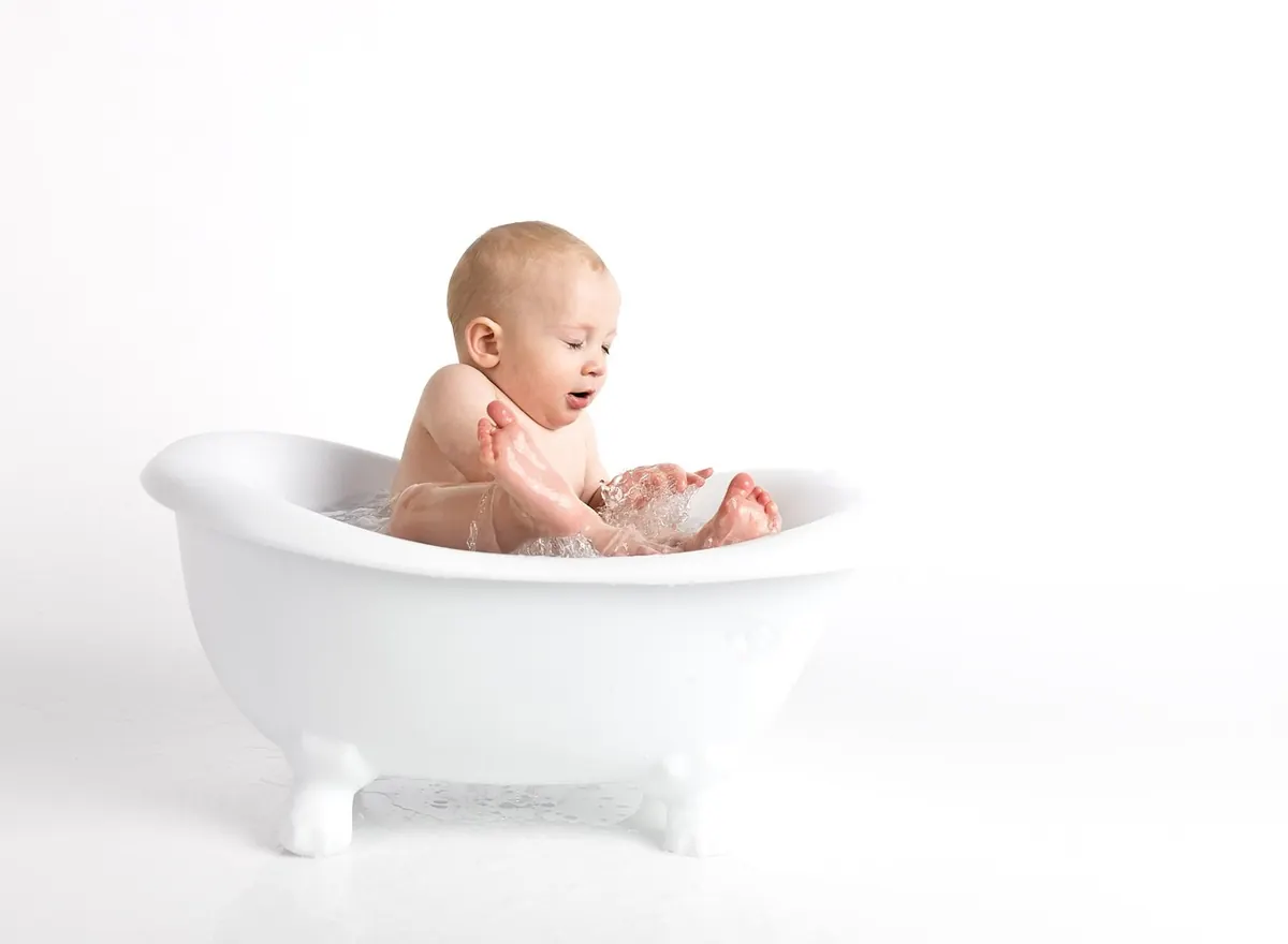 Newborn Bathing Guide for Anxious First-Time Parents: Step-by-Step with Safety Tips
